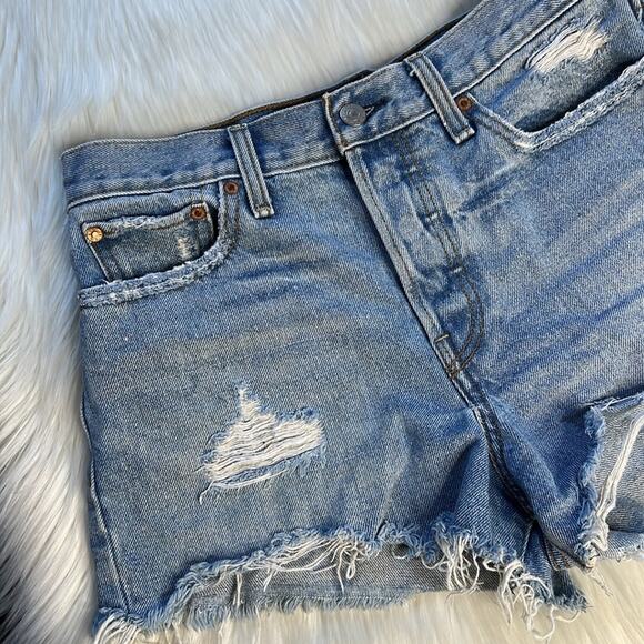 Levi’s High Rise Wedgie Fit Shorts - Picture 3 of 8